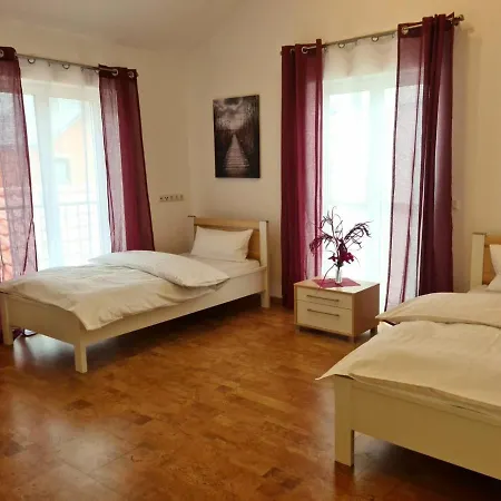 Apartment Apartment Gaestehaus Staudenschloss Mickhausen